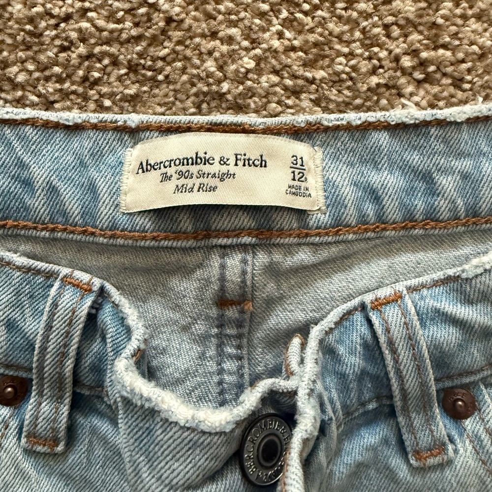 Abercrombie & Fitch the 90s straight Mid Rise Jeans - Picture 2 of 3